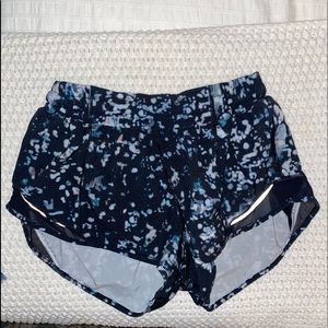 Size 4 lulu lemon hotty hot shorts 2.5 inseam